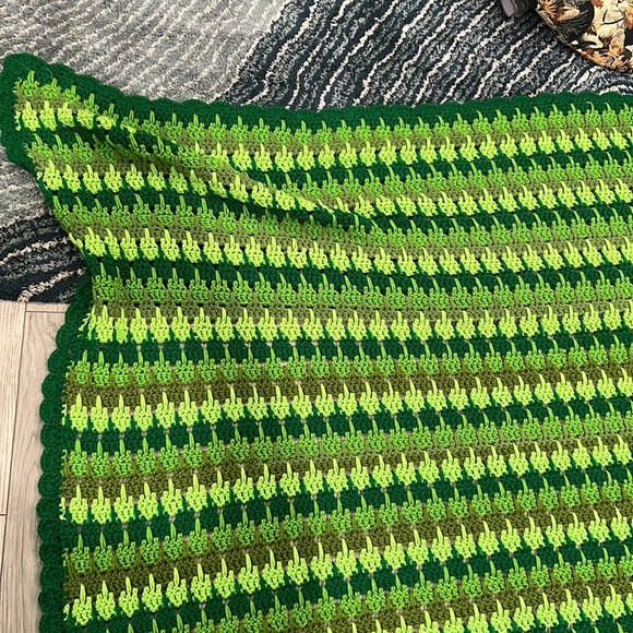 Huge green handmade knit blanket - Picture 6 of 6